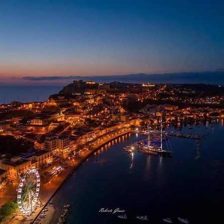 Harbor Elegance Estate Hotel Милацо Екстериор снимка